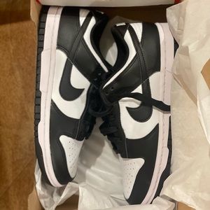 Nike panda low dunks
